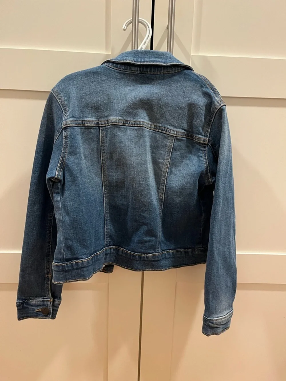 Size M (8) denim jacket by Old Navy